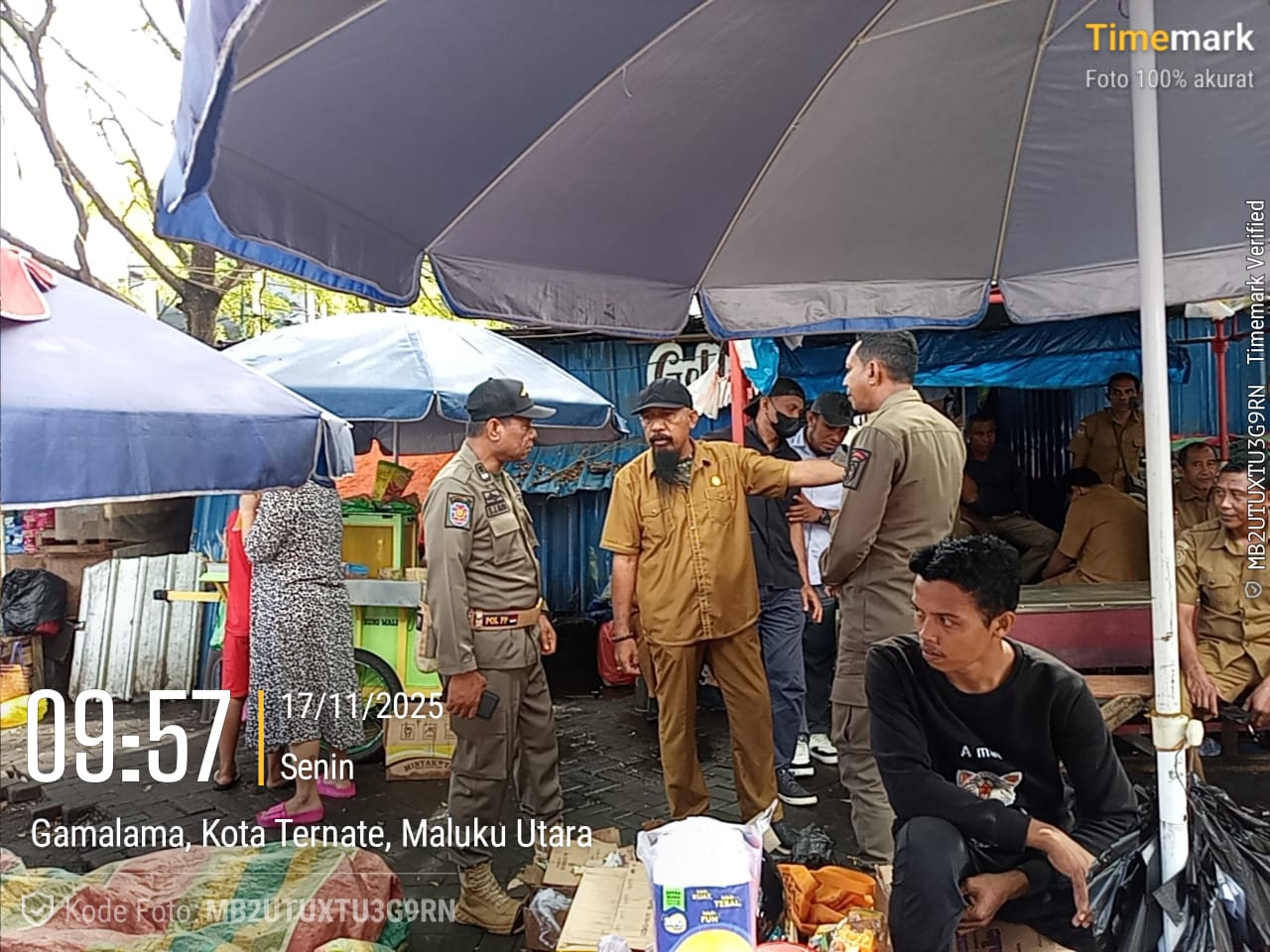 KEGIATAN PENERTIBAN PEDAGANG DEPAN PASAR HIGIENIS